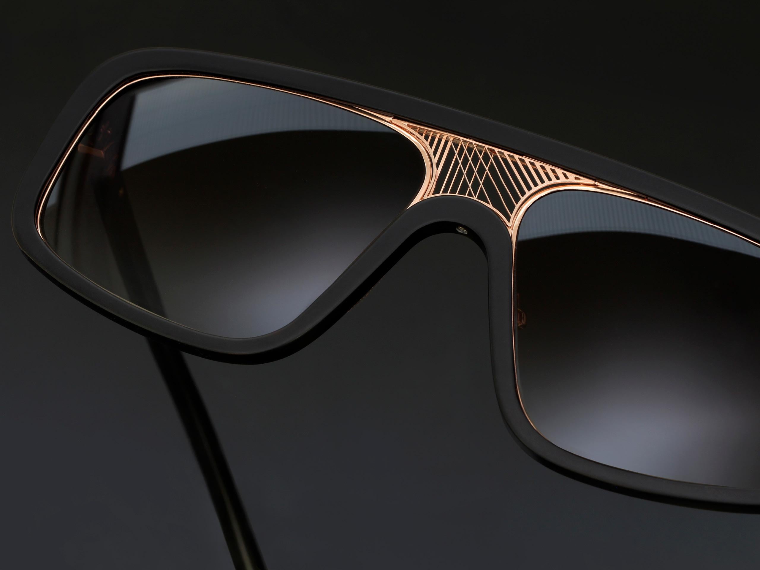 Sunglasses for exclusive visibility