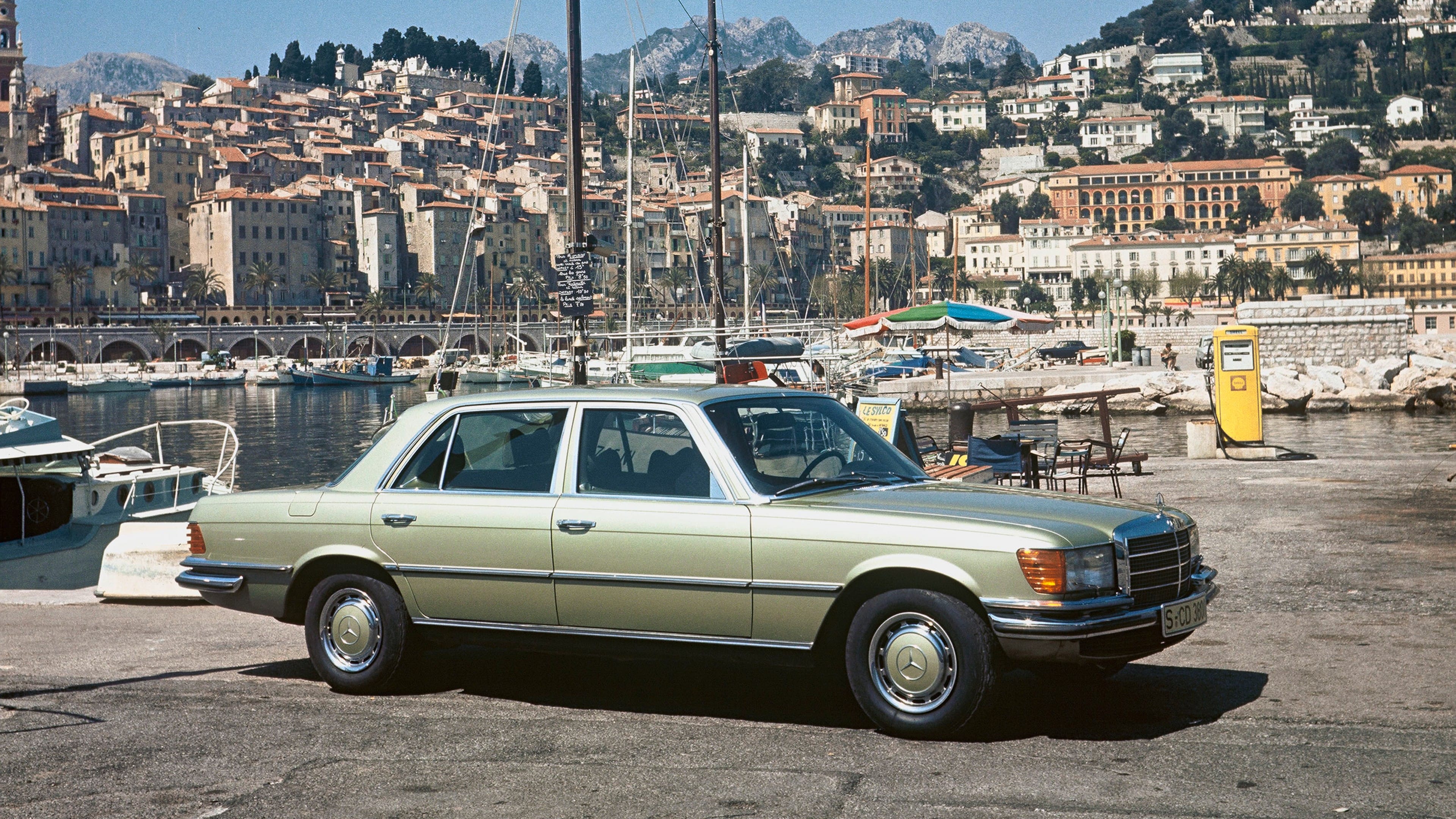 Modèle Réduit Mercedes Benz - S-class 300sd Turbodiesel  W116  Usa Version 1977 Gold Met