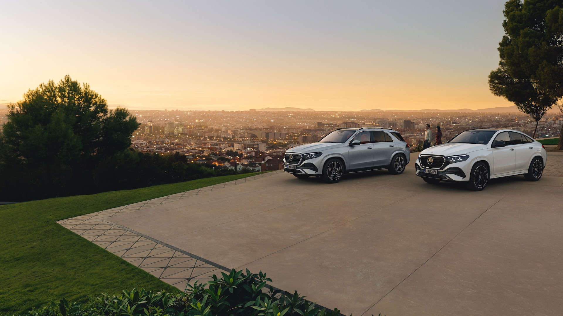 2026 Mercedes-Benz GLE Plug-in Hybrid side profile exterior