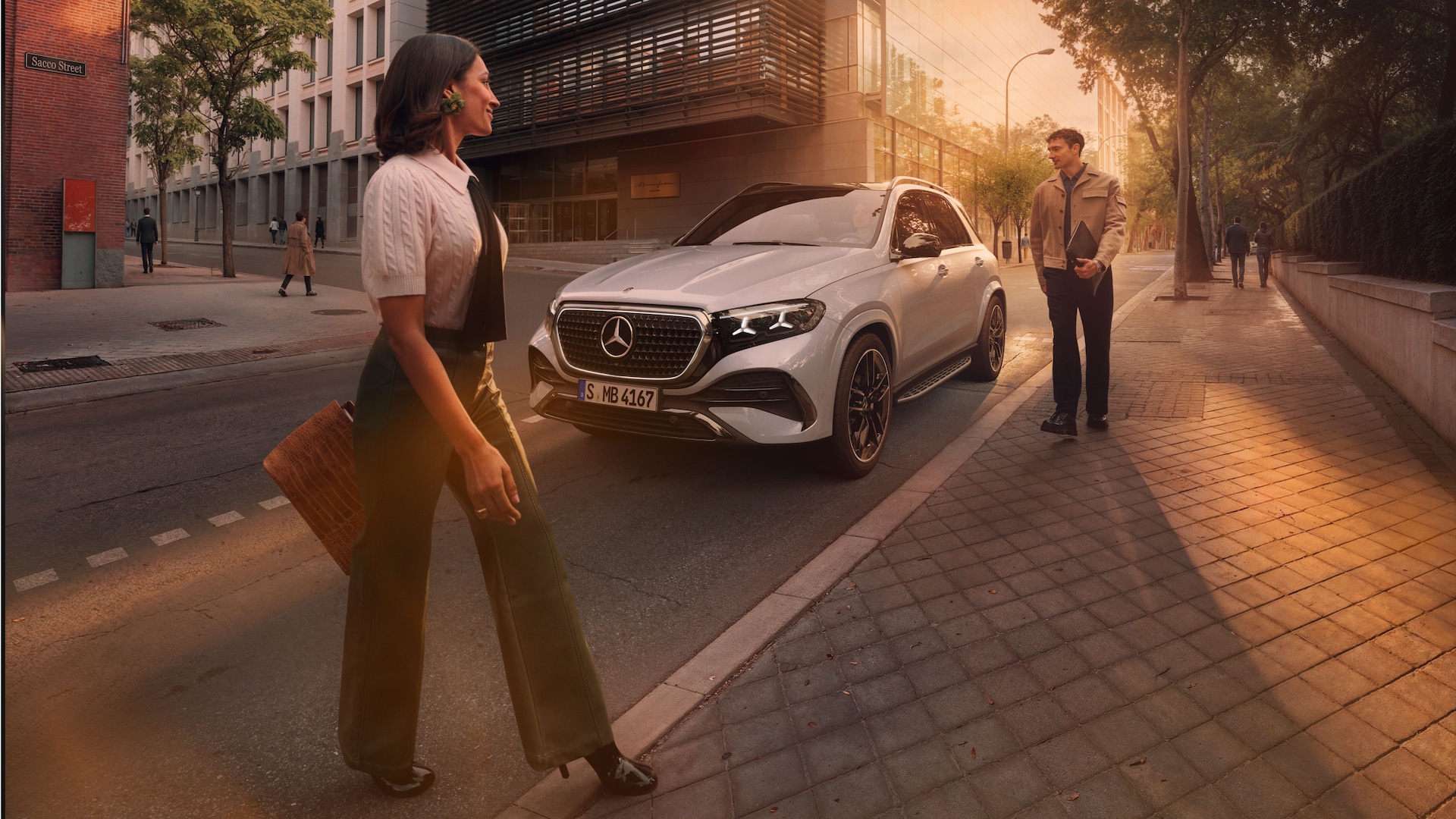 2026 Mercedes-Benz GLE SUV exterior front design roofline