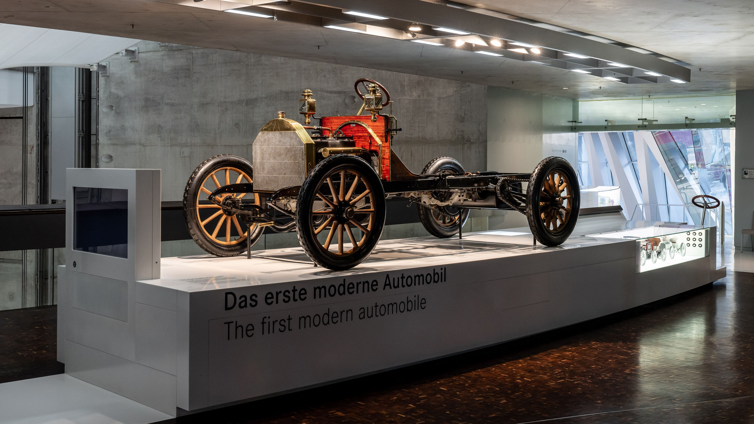 Mercedes-Benz Museum: Discovery tour for trucks. Mercedes-Benz Museum: Discovery tour for trucks.
