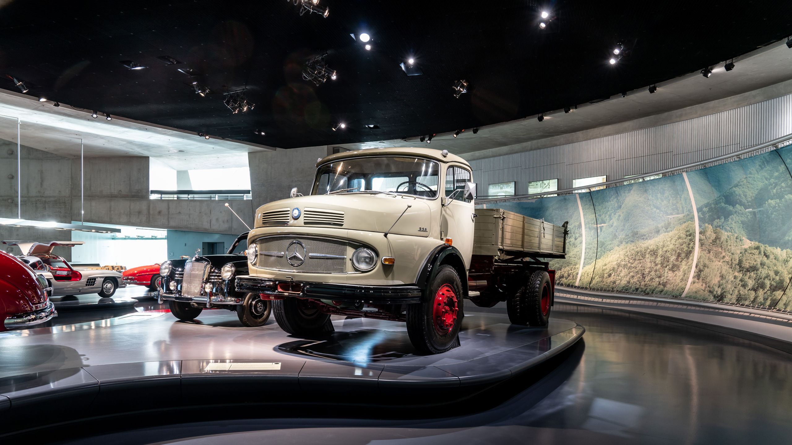 Mercedes-Benz Museum: Discovery tour for trucks. Mercedes-Benz Museum: Discovery tour for trucks.