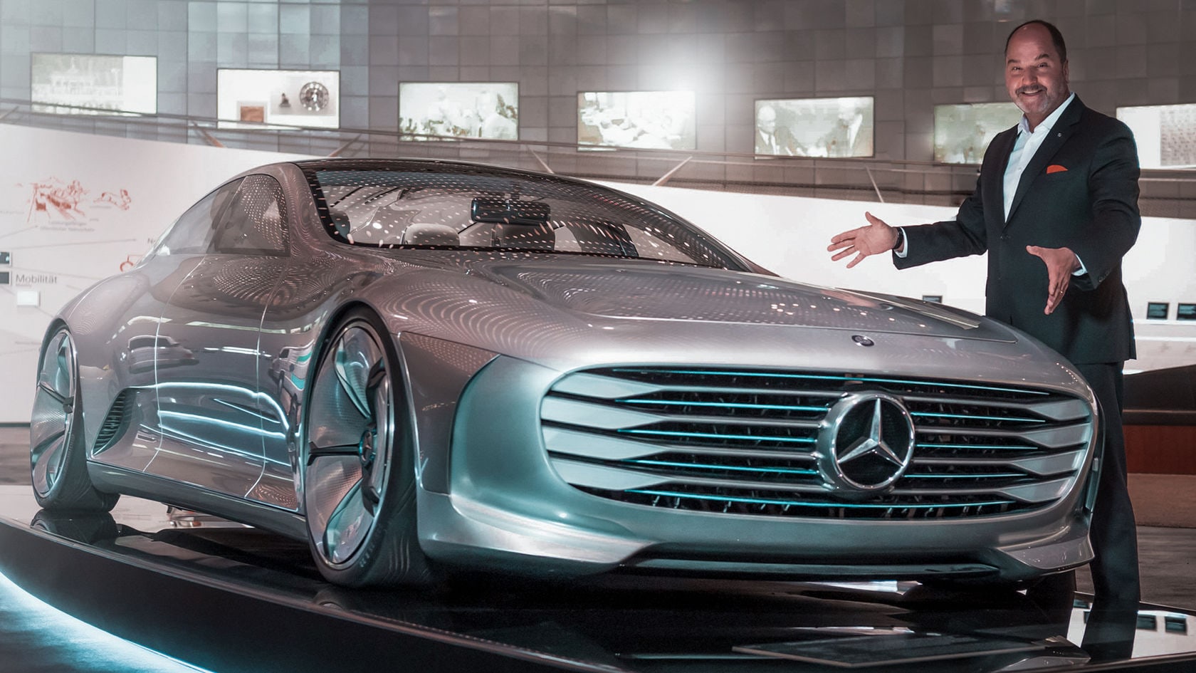 Guided tours at the Mercedes-Benz Museum.
