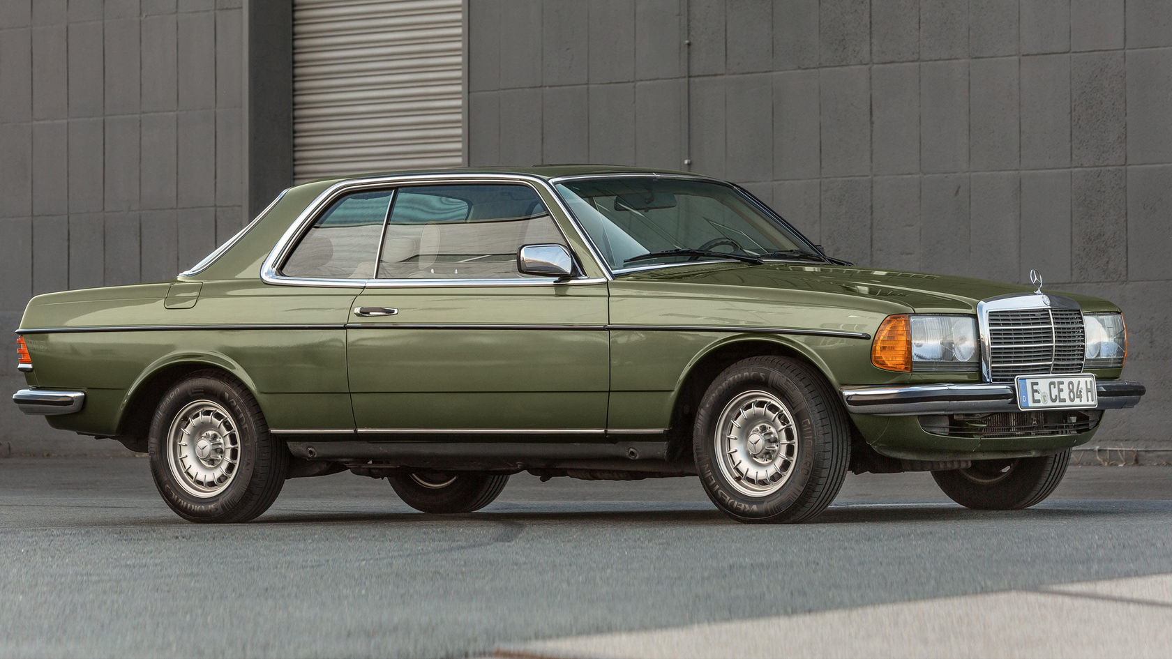 Guides mercedes. Mercedes-Benz w123 230. C123 Mercedes. Mercedes-Benz (w123) 280e (1985). Мерседес 123 купе.