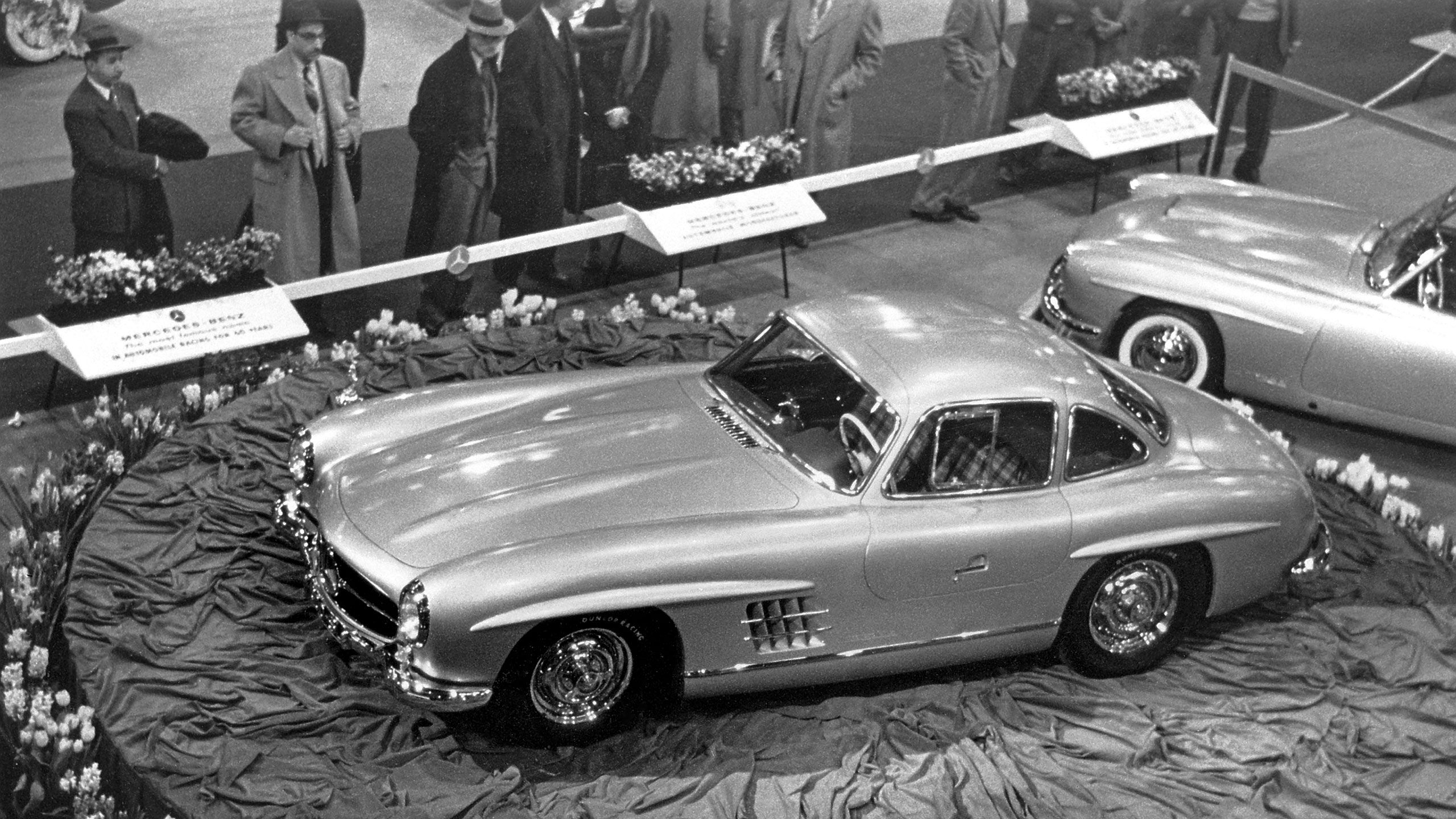 Mercedes-Benz 300SL Gullwings and Roadsters 1954-1964