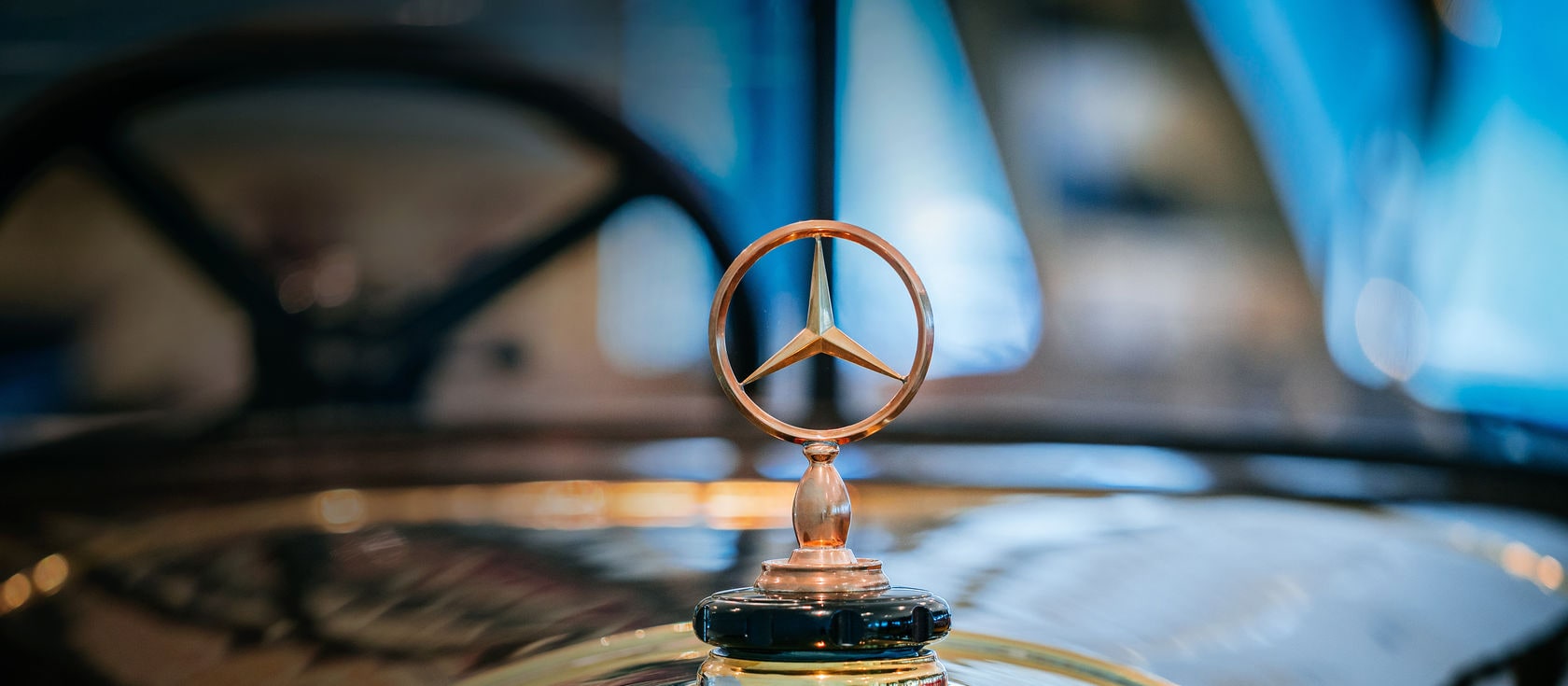 Der Mercedes-Stern: Seit 100 Jahren in der Umlaufbahn.